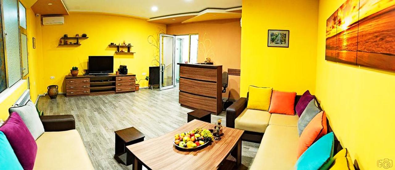 Dom Hostel & Tours Yerevan Exterior photo