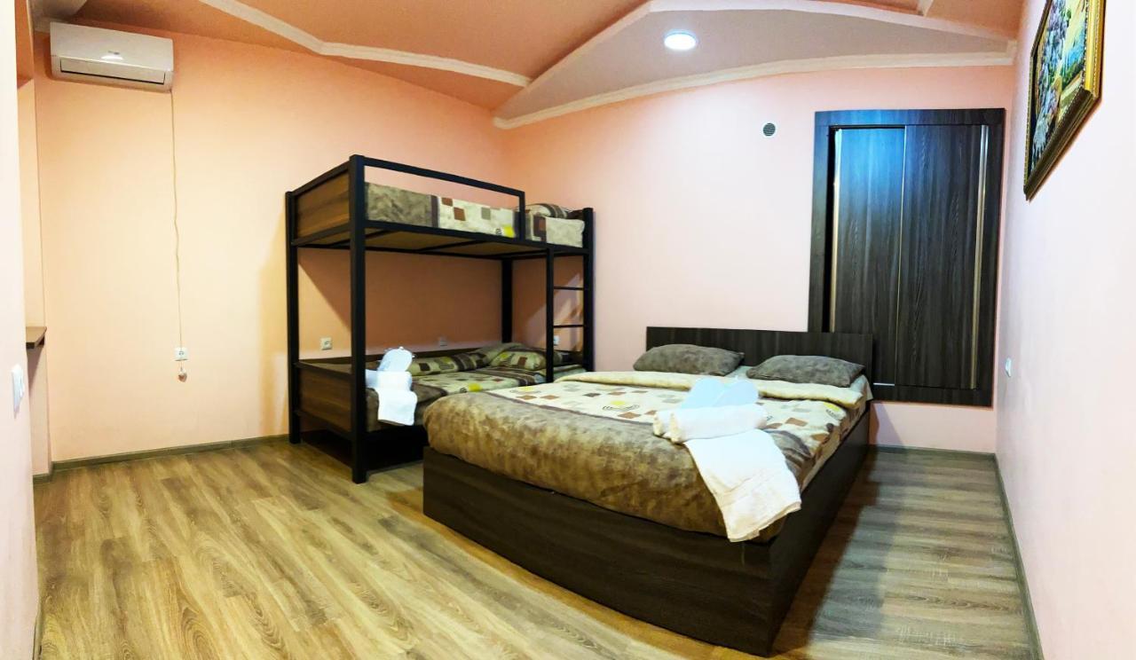 Dom Hostel & Tours Yerevan Exterior photo