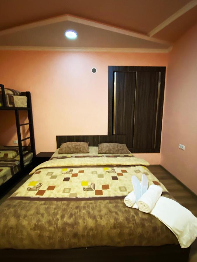 Dom Hostel & Tours Yerevan Exterior photo