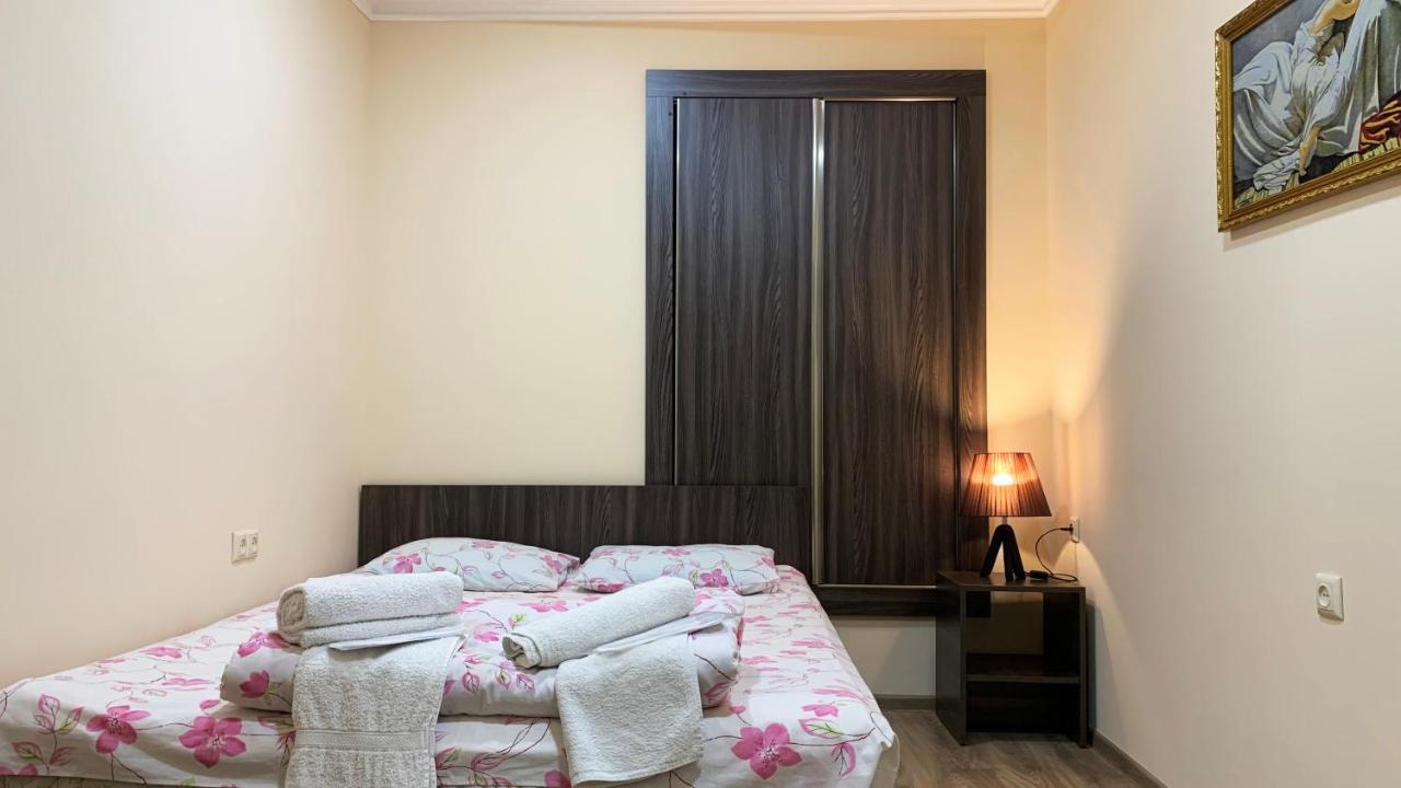 Dom Hostel & Tours Yerevan Exterior photo