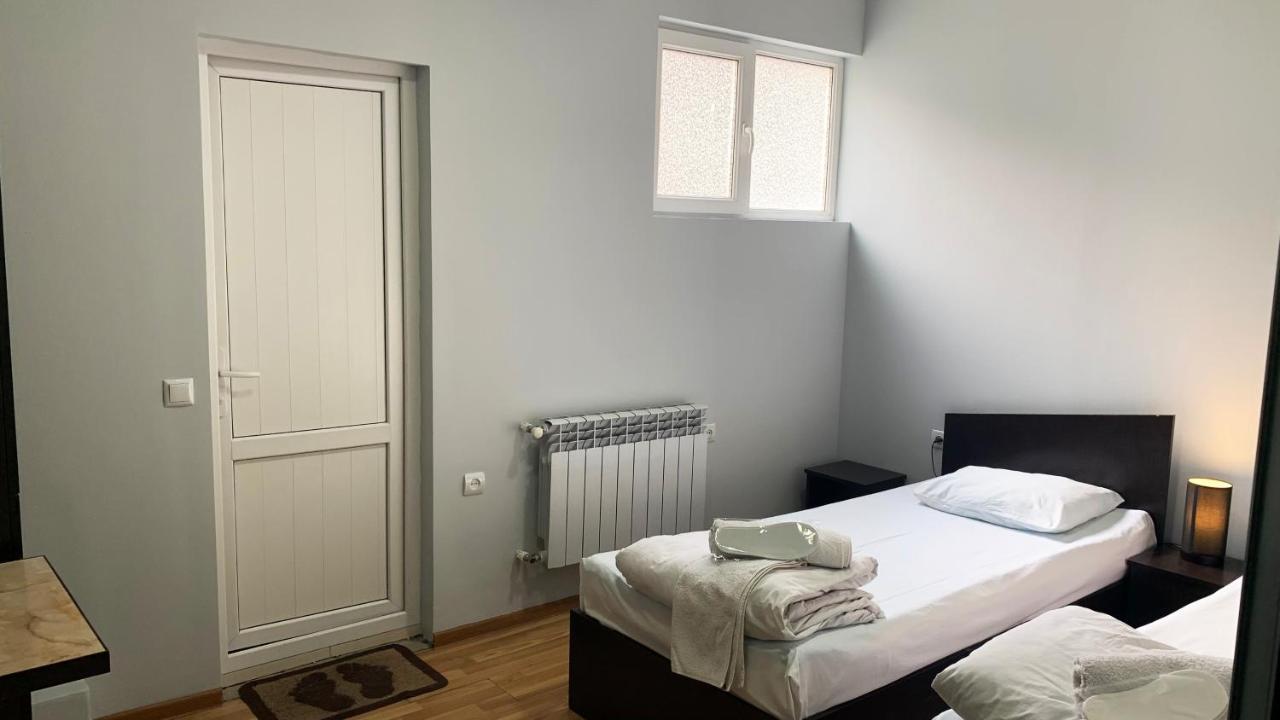 Dom Hostel & Tours Yerevan Exterior photo
