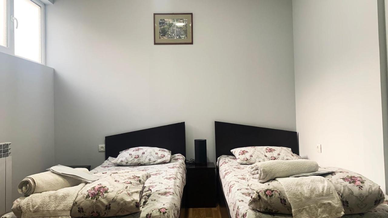 Dom Hostel & Tours Yerevan Exterior photo