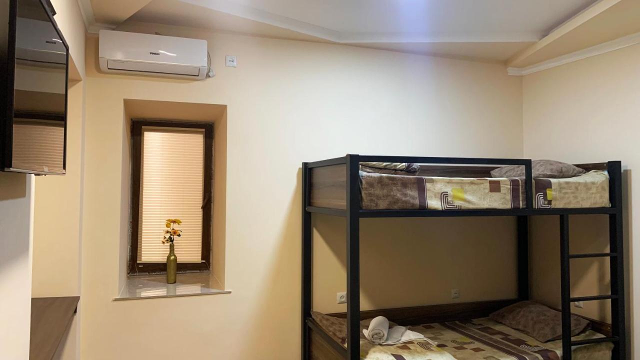Dom Hostel & Tours Yerevan Exterior photo